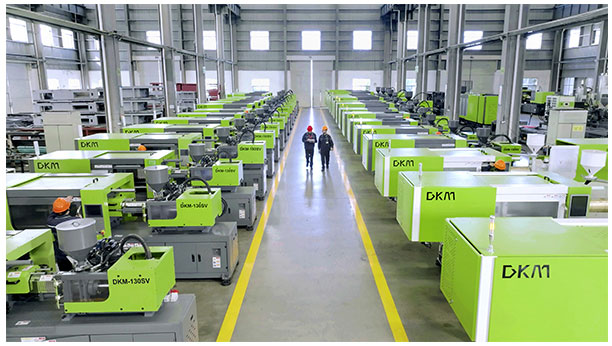 plastic-injection-molding-machine-workshop1